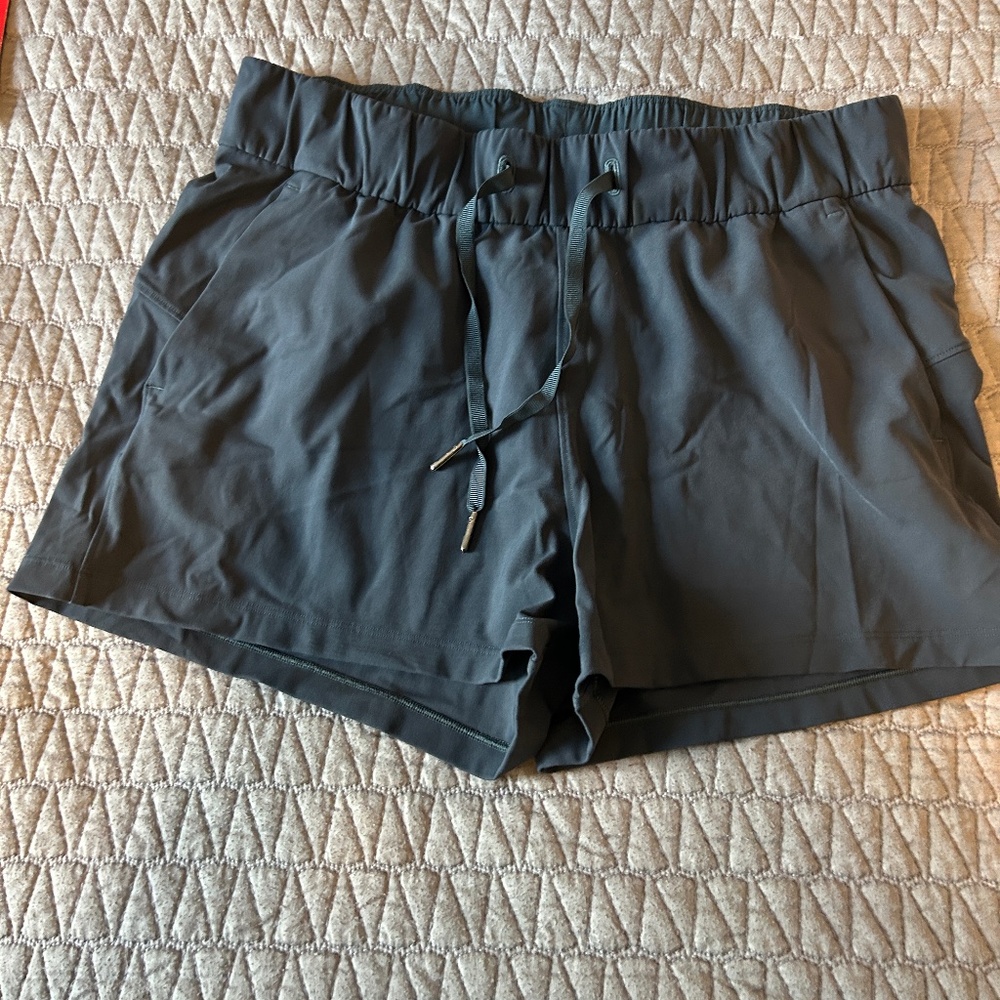 Lululemon On the Fly Short Luxtreme Navy Sz. 8